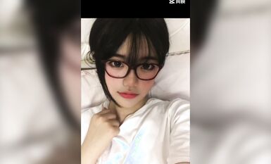 皮皮蝦網紅純欲女神【在下小羊】人前傲女，人後母狗，被金主包養定製私拍各種裸舞紫薇視頻207V (191)